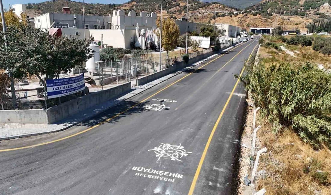 Aydın Büyükşehir Belediyesi yol yenileme çalışmalarına hız kesmeden devam ediyor Aydın Büyükşehir Belediyesi, kent genelinde eş zamanlı olarak yürüttüğü yol