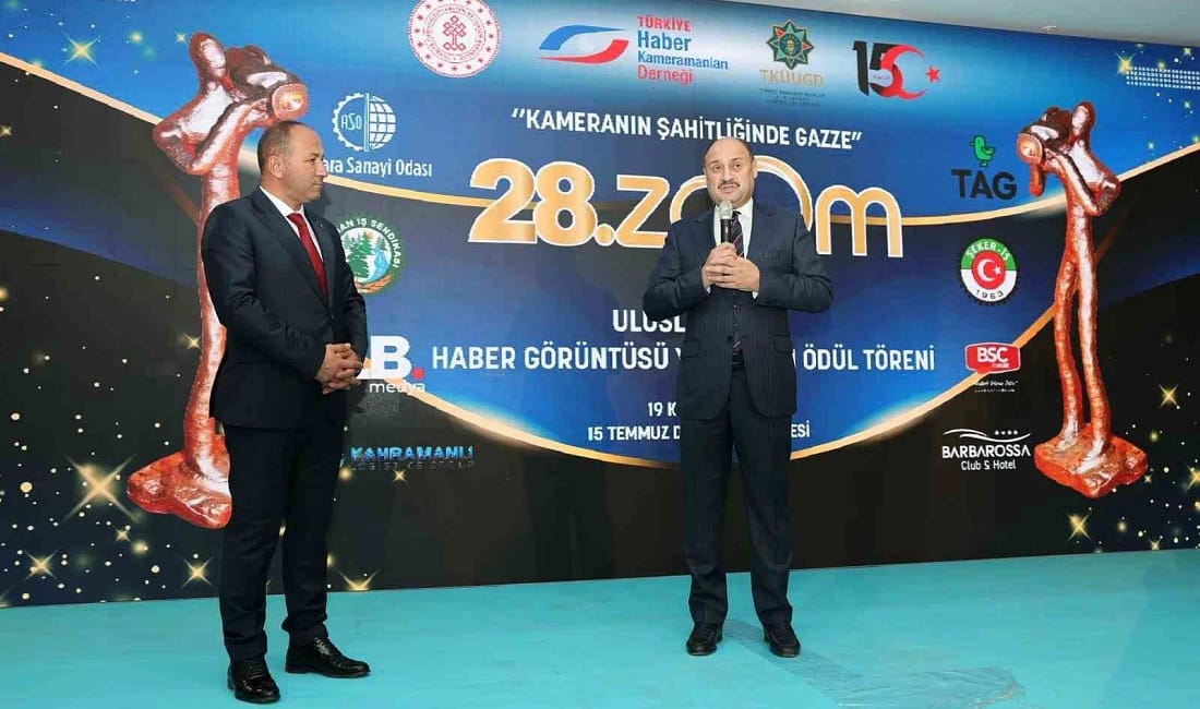 Gülpınar yılın en şeffaf belediye başkanı seçildi Zoom Uluslararası Haber Görüntüleri Yarışması’nda ’Yılın En Şeffaf Belediye Başkanı’