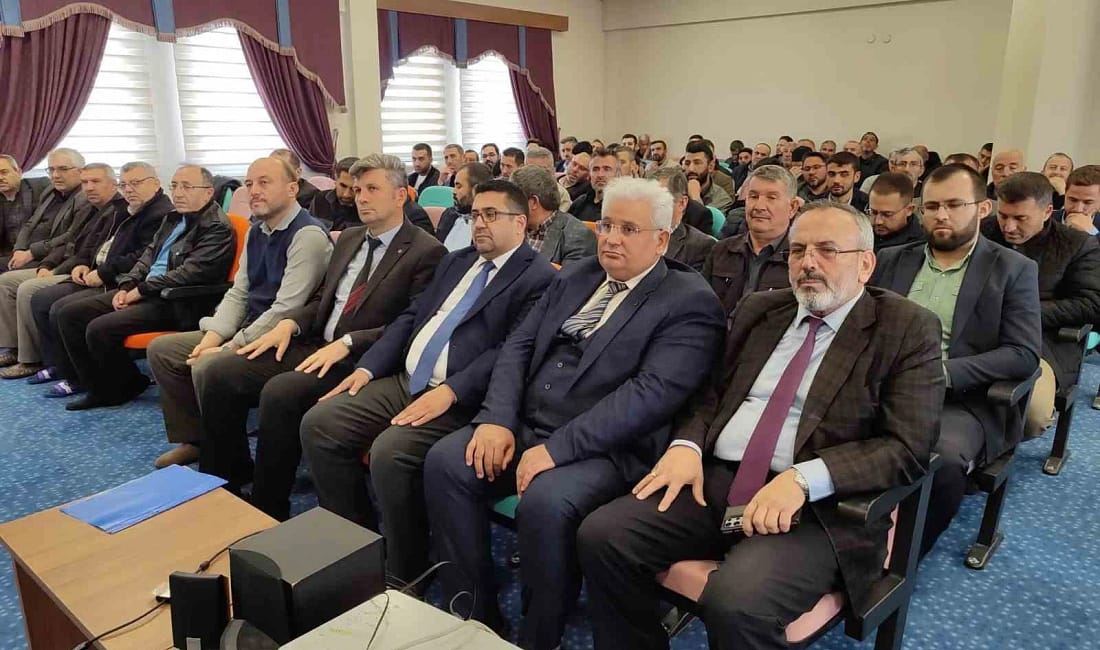 Şuhut’ta cami görevlileri ve Kur’an kursu öğreticileri toplandı Şuhut İlçe Müftülüğünce düzenlenen toplantıda aylık çalışmalar değerlendirildi, eğitim planlamaları