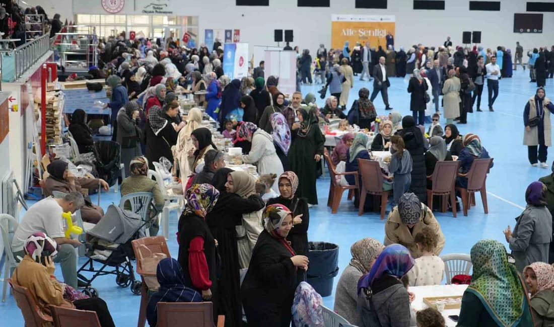 Samsun’da Gazze için hayır çarşısına yoğun ilgi Samsun İl Müftülüğü öncülüğünde, Büyükşehir Belediyesi destekleriyle kurulan Gazze hayır