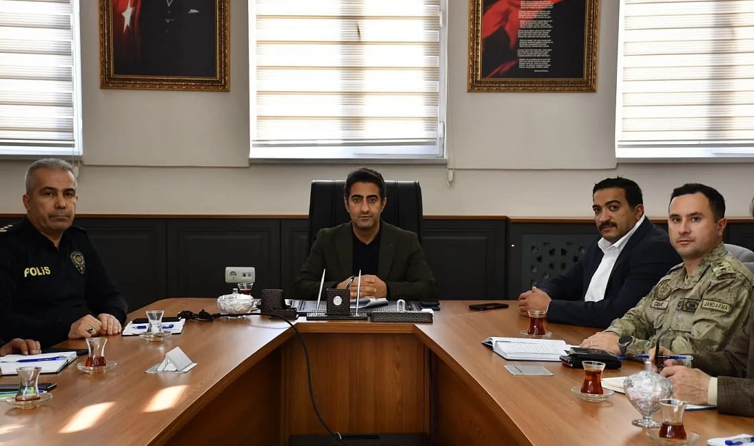 Sarıkamış’ta kış hazırlıkları için kritik toplantı yapıldı Sarıkamış’ta yoğun kar, tipi ve buzlanma riskine karşı tüm kurumların