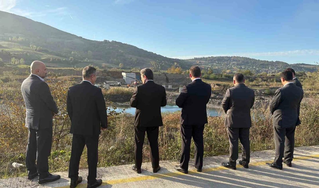 Kızılırmak üzerindeki OSB köprüsü hızla ilerliyor Samsun’un Bafra ilçesinde Kızılırmak üzerinde yapımı süren köprü tamamlandığında Sera