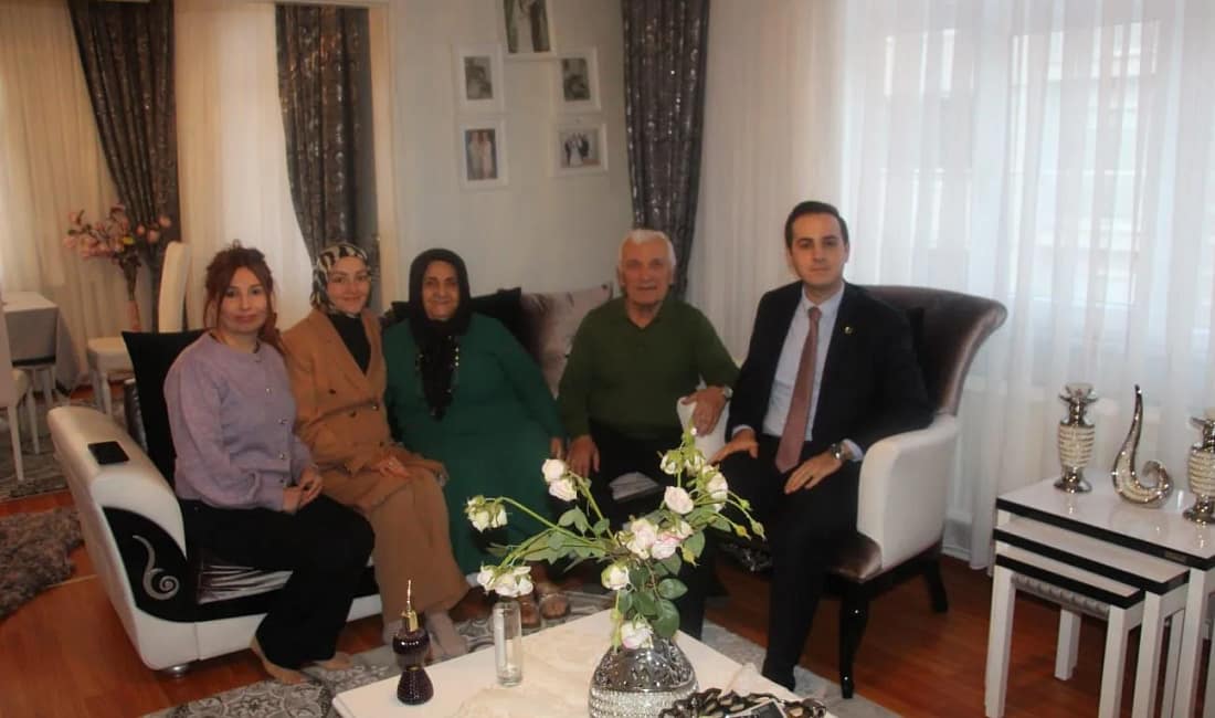 Kaymakam Ayan aile yılı kapsamında 50 yıllık çifti ziyaret etti Cumhurbaşkanı Erdoğan’ın 2025’i "Aile Yılı" ilan etmesinin ardından Kaymakam Mustafa
