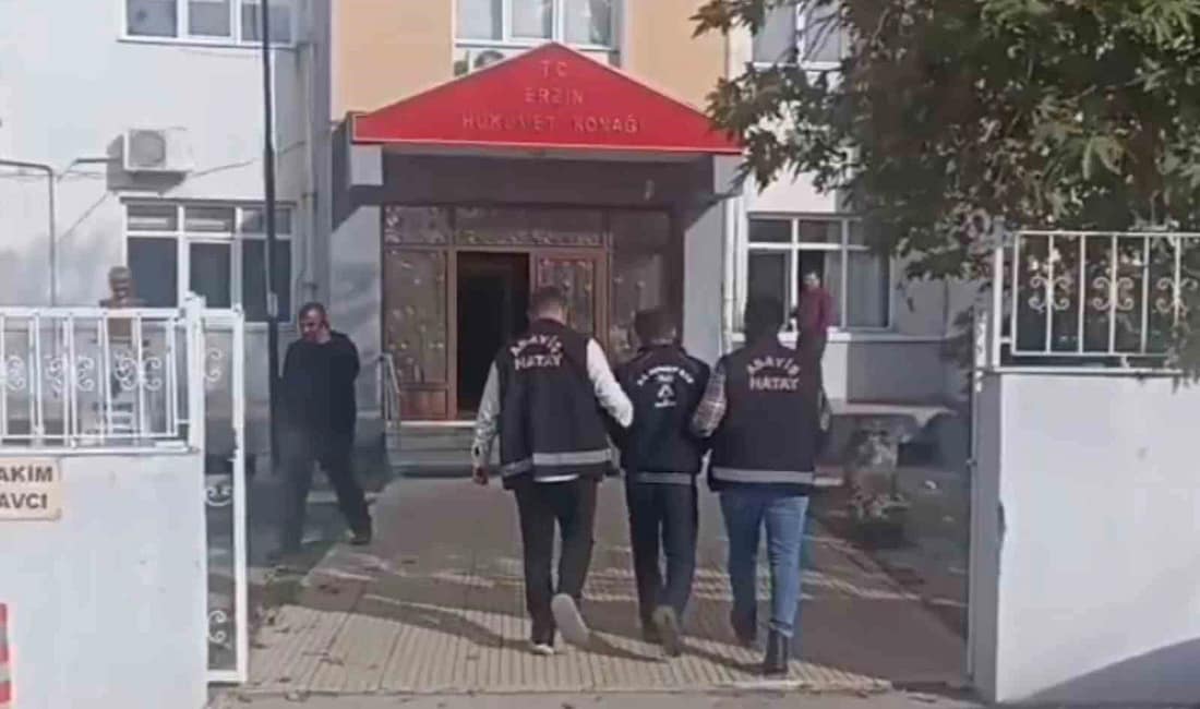 Erzin’de saldırı amaçlı silah taşıyan hükümlü yakalandı Erzin’de yivli-yivsiz silah ve bıçakları saldırı amacıyla taşımaktan 4 ay