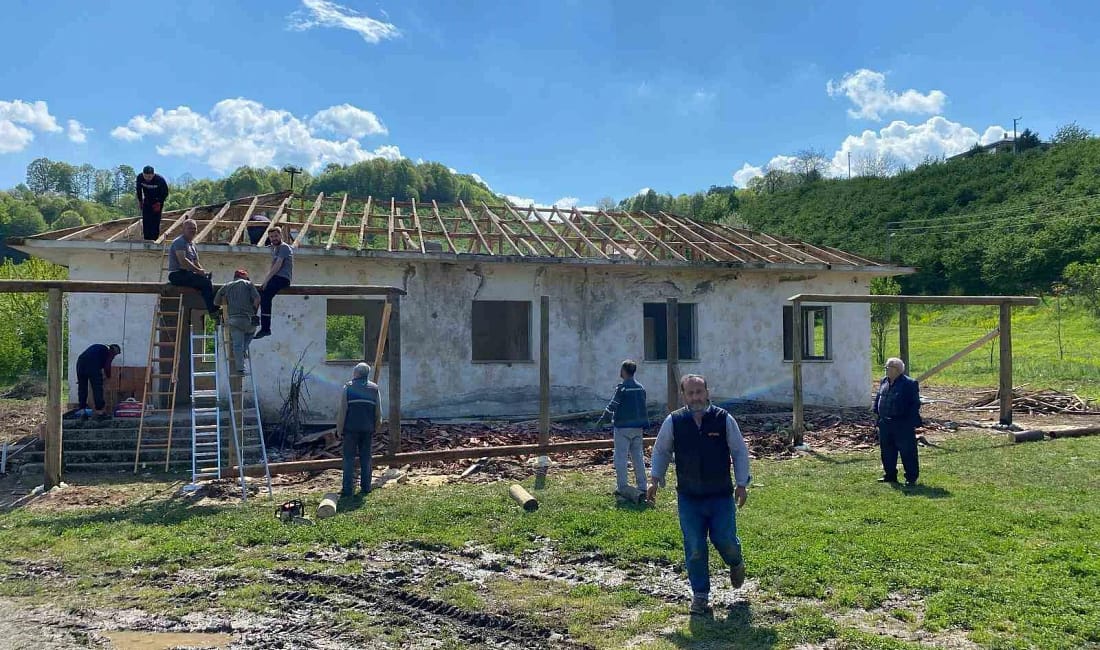 Hendek Yarıca’da mahalleli atıl okulu imeceyle yeniden hizmete kazandırdı Sakarya’nın Hendek ilçesinde yıllardır kullanılmayan okul binası, mahallelinin imece usulü
