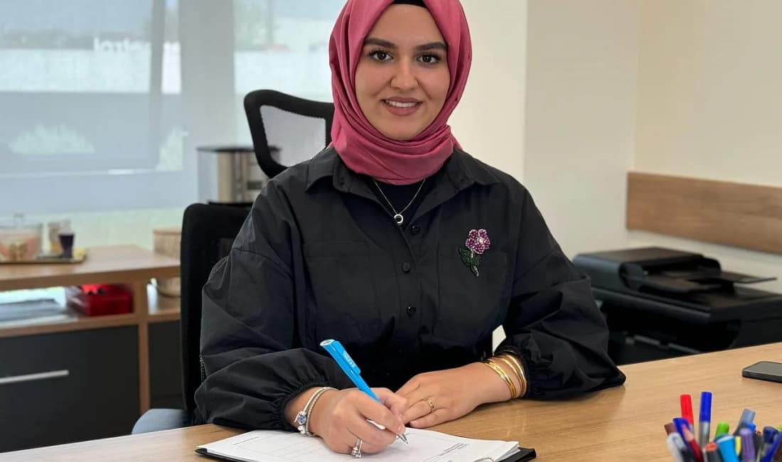 Sosyal medyanın öz değer üzerindeki etkisine uzman uyarısı Sakarya SGM Psikoloğu Şevval Kaya Yılmaz, sosyal medyanın kimlik algısını