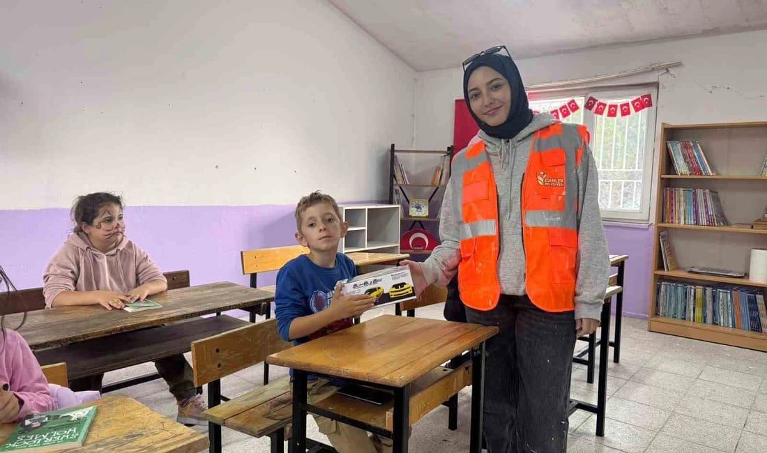 Köy okulunu gönüllüler yeniledi Yıldız Teknik Üniversitesi Yapı Kulübü öğrencileri, Esenler Belediyesi’nin desteğiyle Manisa’nın