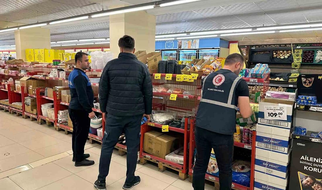 Siirt’te fiyat etiketi ve haksız fiyat artışı denetimi Siirt’te Ticaret İl Müdürlüğü ve Siirt Belediyesi ekipleri, kent genelinde