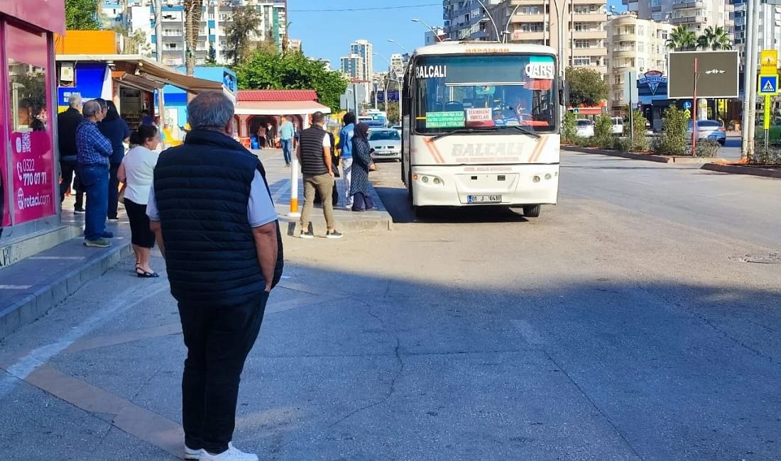 Adana’da toplu taşımaya yapılan zam tepkilere yol açtı Adana’da 1 Kasım itibarıyla geçerli olan yeni toplu taşıma tarifesi,