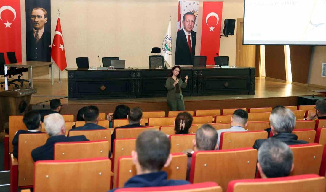 Talas Belediyesi personeline sigara farkındalığı eğitimi verildi Talas Belediyesi, personeline sigaranın zararları ve bırakma yöntemlerini içeren kapsamlı