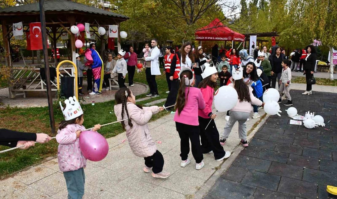 Tunceli’de Kızılay Haftası geniş katılımla kutlandı 29 Ekim–4 Kasım Kızılay Haftası kapsamında Tunceli’de düzenlenen etkinliklerde gönüllülük,