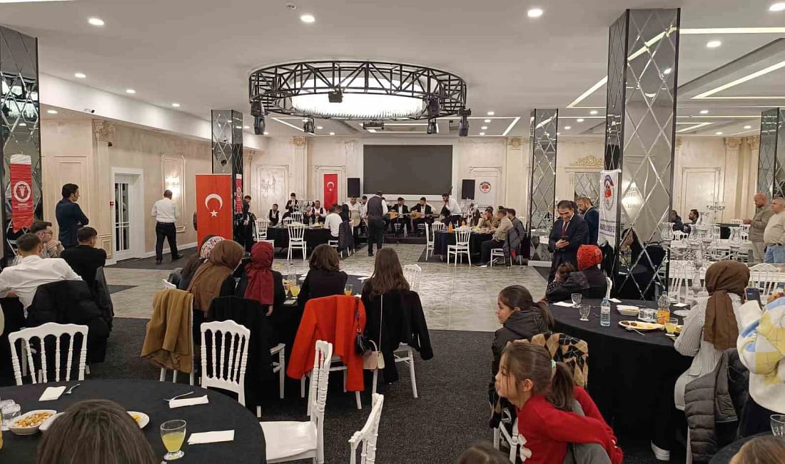 Kırşehir’de acil sağlık çalışanlarına moral gecesi Kırşehir’de acil sağlık çalışanlarının yoğun ve stresli mesai temposunun ardından