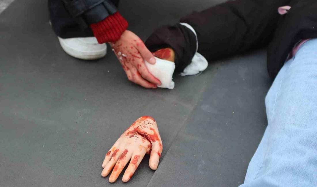 Kayseri’de otobüs kazası tatbikatı gerçeğini aratmadı Acil Sağlık Hizmetleri Haftası kapsamında düzenlenen Ambulans Rallisi’nde gerçekleştirilen çok