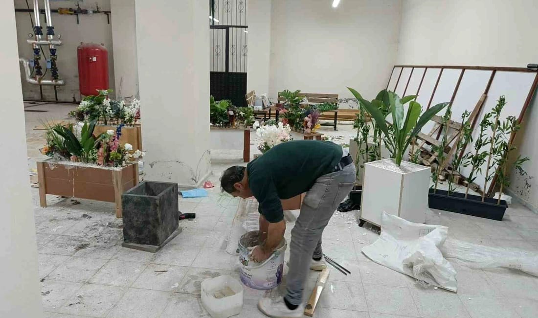 Adıyaman’da okul görevlisinden atıkları değerlendiren örnek çalışma Safvan Bin Muattal Anadolu İmam Hatip Lisesi görevlisi Seyfettin Çelik,