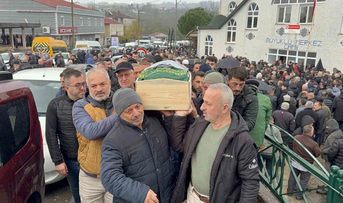 Samsun’da silaj makinesi kazasında ölen çocuk defnedildi Tekkeköy’de silaj makinesinin şaftına kolunu kaptırarak ağır yaralanan 10 yaşındaki
