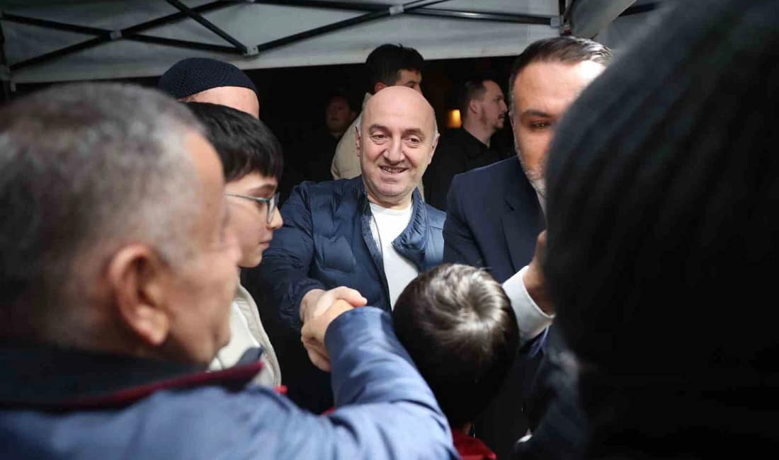 Darıca’da Regaip Kandili dolayısıyla vatandaşlara lokma ikramı Darıca Belediyesi tarafından Regaip Kandili vesilesiyle Emek Mahallesi Destebaşı Camisi’nde