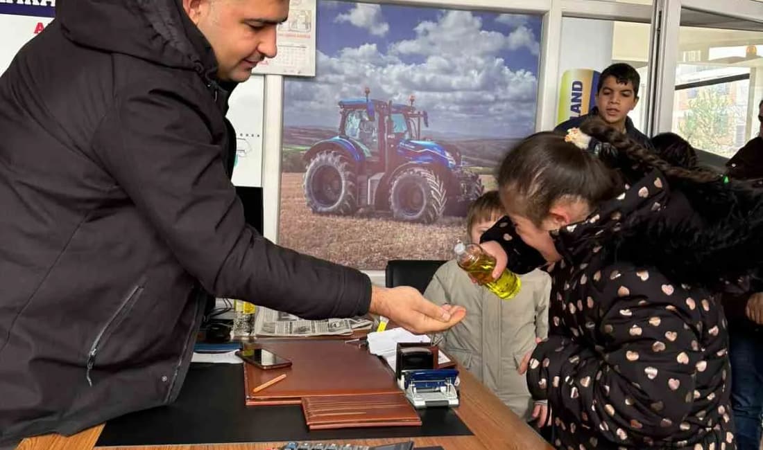 Alaca’da özel bireylerden Regaip Kandili dolayısıyla anlamlı ikram Çorum’un Alaca ilçesinde özel bireyler, Regaip Kandili vesilesiyle ilçe merkezinde