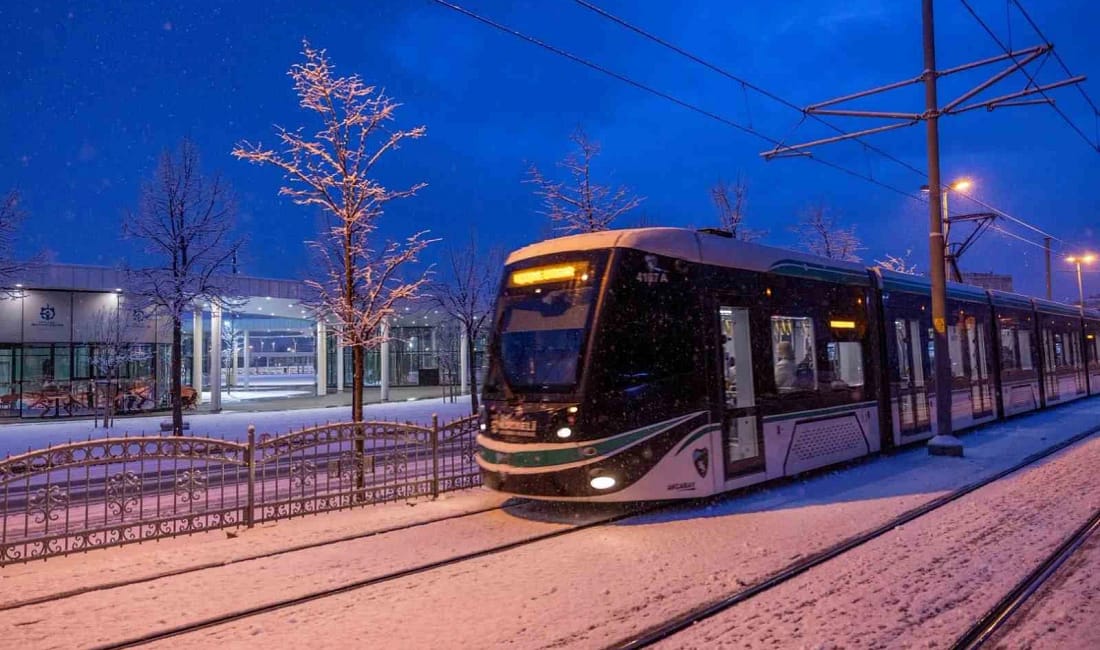 Kocaeli’de yılbaşı gecesi ulaşım kesintisiz olacak Kocaeli Büyükşehir Belediyesi, yılbaşı gecesi beklenen yoğunluğa karşı otobüs ve