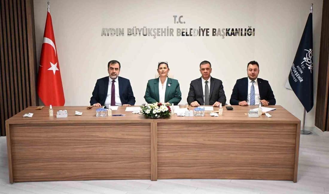 Başkan Çerçioğlu Yenipazar muhtarlarıyla yatırımları değerlendirdi Aydın Büyükşehir Belediye Başkanı Özlem Çerçioğlu, Yenipazar’da muhtarlarla buluşarak devam