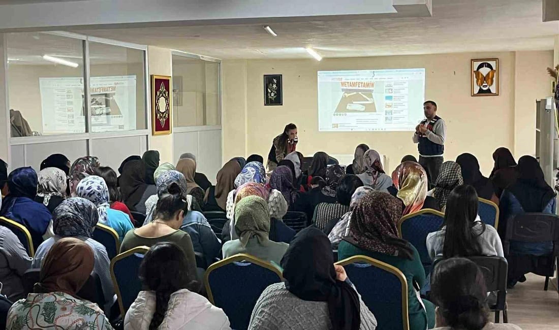 Muş’ta 140 anneye uyuşturucuyla mücadele eğitimi verildi Muş İl Jandarma Komutanlığı ekipleri Bulanık ve Varto’da toplam 140