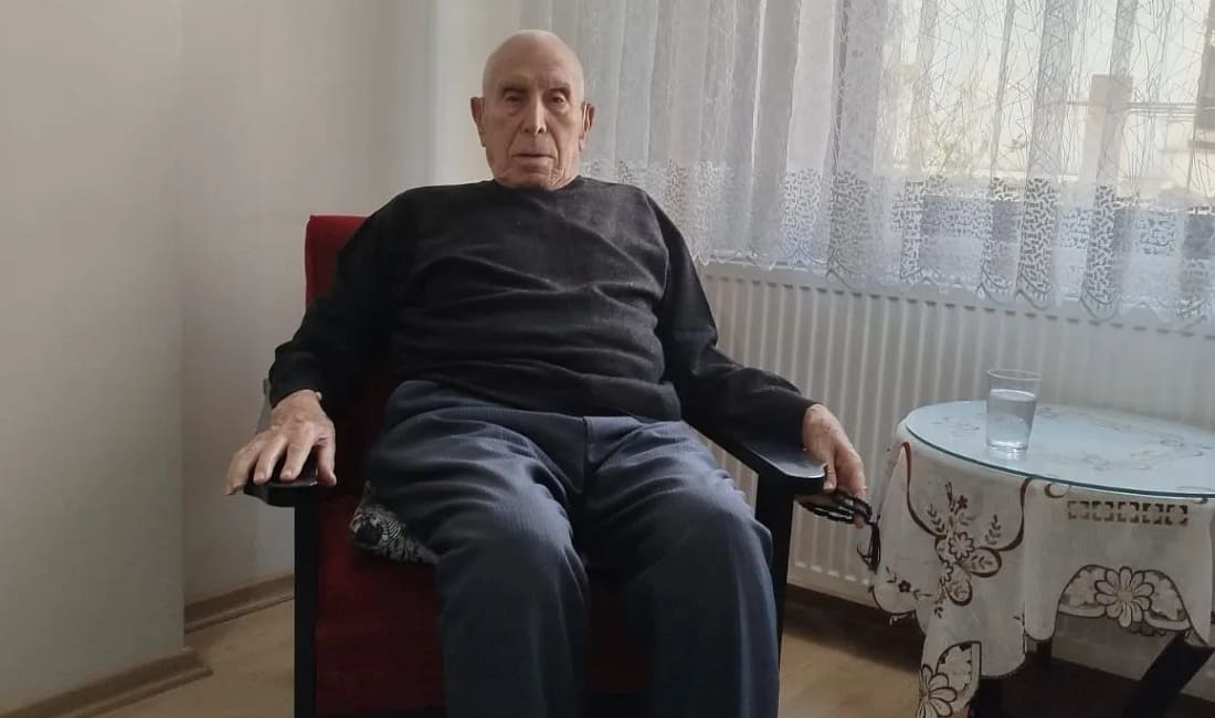 Dumlupınar faciasının son tanığı belgesel oldu Afyonkarahisar Sandıklı’nın ilk deniz astsubayı ve Dumlupınar faciasının yaşayan son