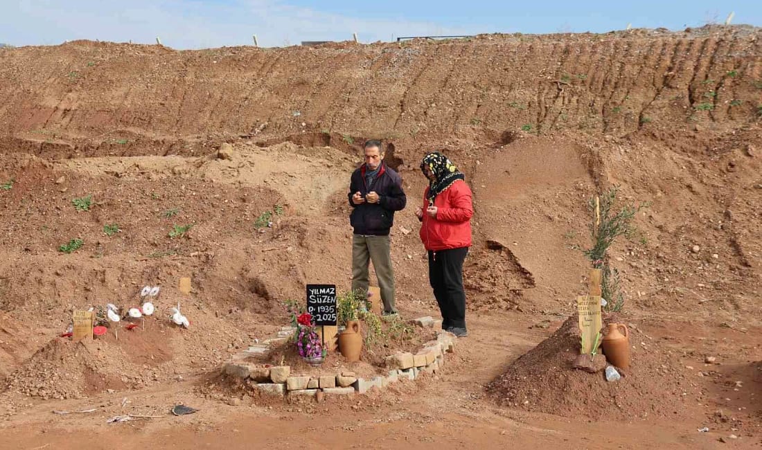 Efeler’de 70 yıllık evlilik mezarda da yan yana olma isteğine takıldı Aydın Efeler’de 70 yıl aynı yastığa baş koymuş Süzen çiftinin