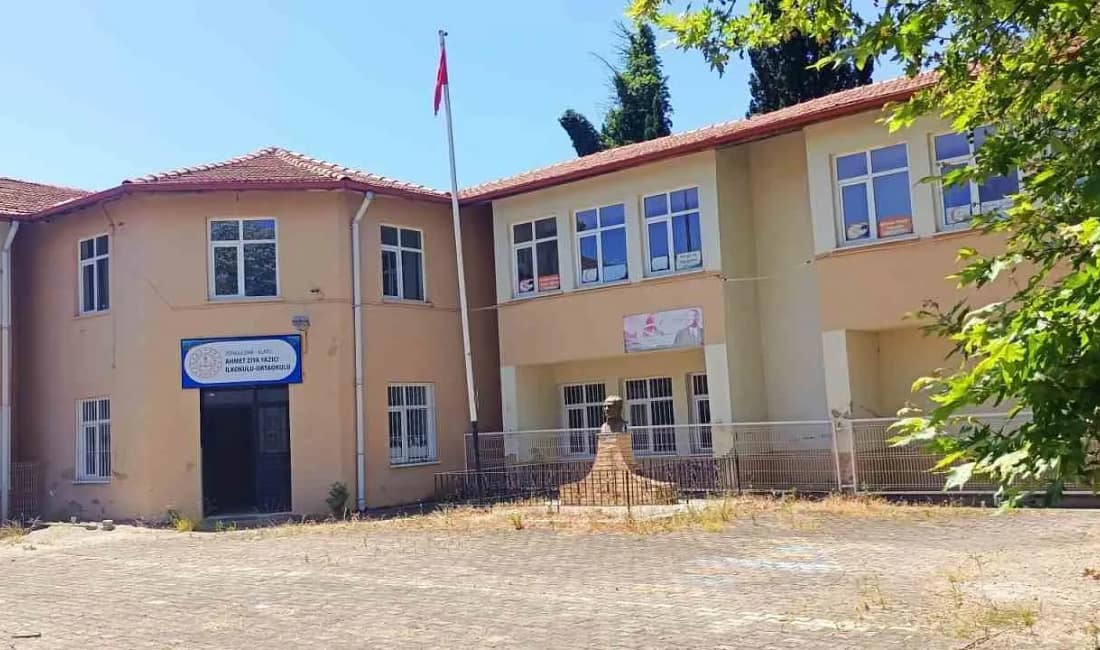 Büyük Tekke Köyü’ndeki kapalı okul binası yıkılacak Zonguldak’ın Alaplı ilçesine bağlı Büyük Tekke Köyü’nde 7 yıldır kapalı