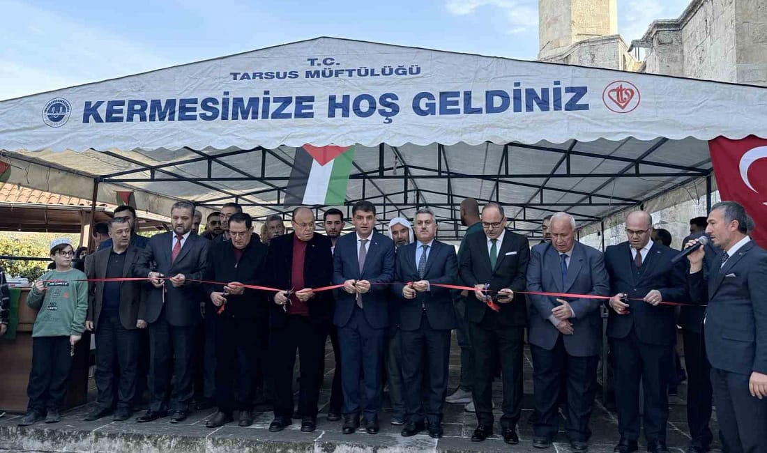 Tarsus’ta Gazze için hayır çarşısı kuruldu Mersin’in Tarsus ilçesinde, tüm geliri Gazze’ye gönderilmek üzere İlçe Müftülüğü