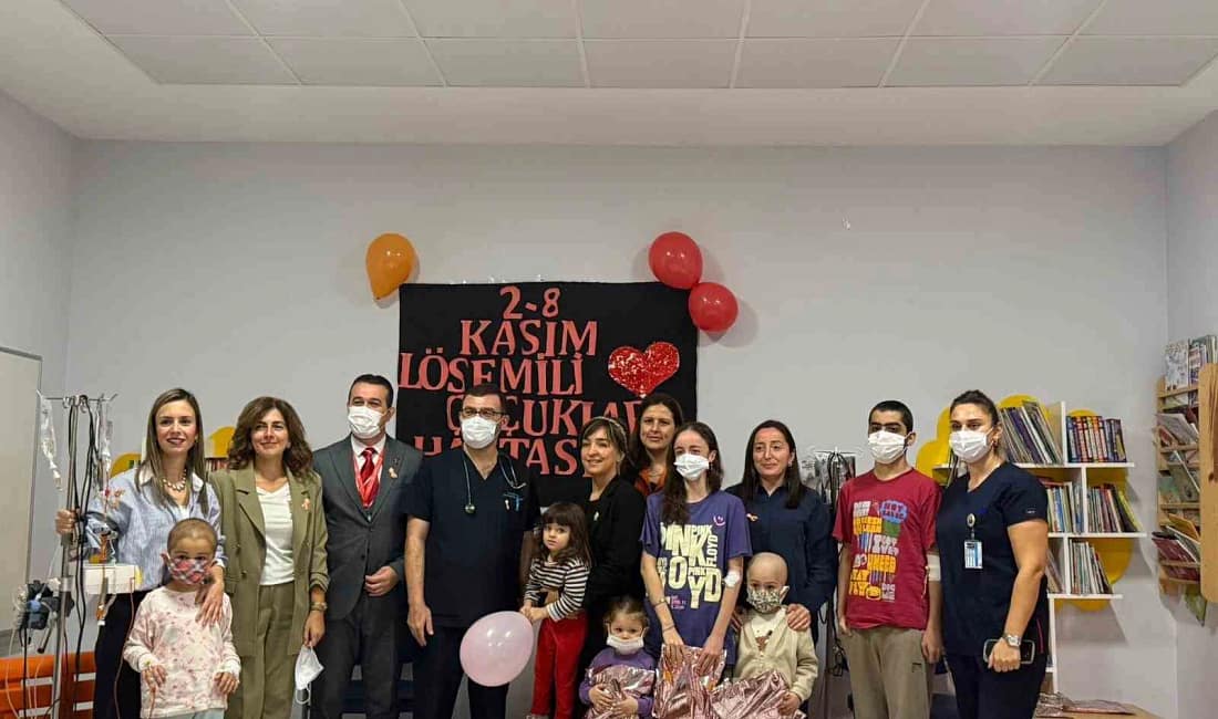 Hastanede tedavi gören çocuklara moral etkinliği Sakarya Üniversitesi ve İl Sağlık Müdürlüğü iş birliğiyle yürütülen Hastane