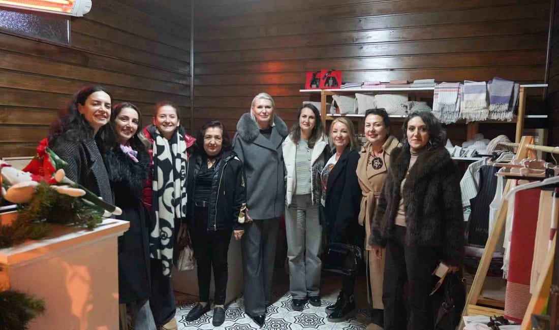 Bilecik Sanat Sokağı yeni yıla renkli bir başlangıç yaptı Bilecik Belediyesi’nin hazırladığı Sanat Sokağı kadın kooperatifleri ve vatandaşların stantlarıyla