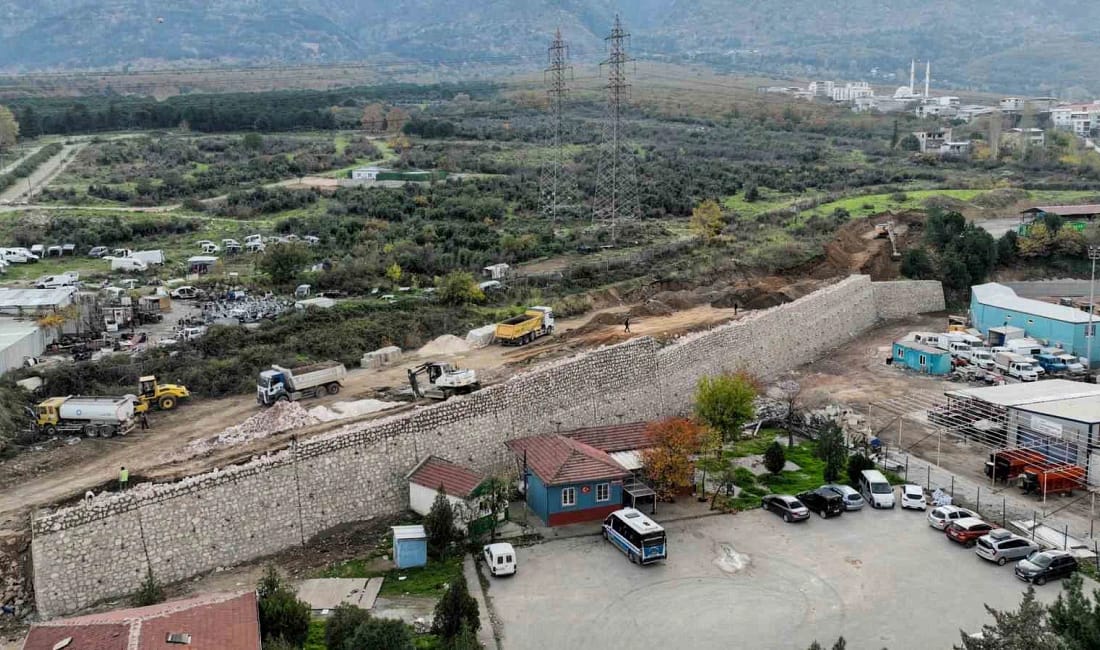 Bursa’da alternatif trafik aksında çalışmalar hızlandı Büyükşehir Belediyesi, Ankara-İzmir yolundaki yoğunluğu azaltmak amacıyla Değirmenönü ile Karapınar