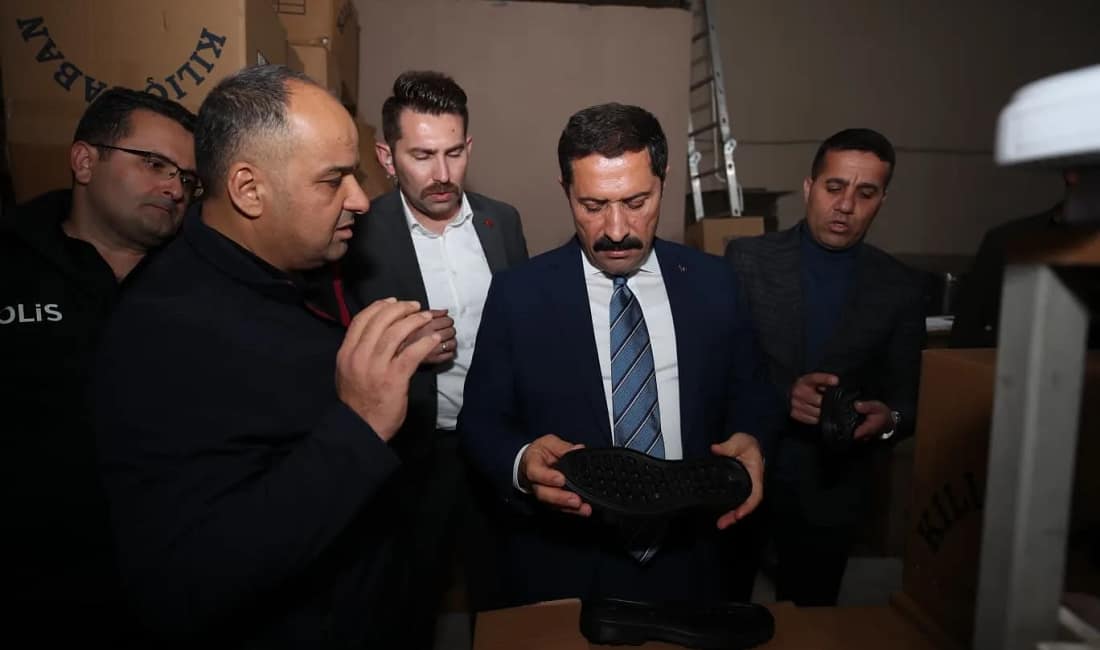 Hatay Valisi Masatlı Reyhanlı esnafına destek mesajı verdi Vali Mustafa Masatlı, Reyhanlı’daki ayakkabıcılar sitesini ziyaret ederek yerel üretimi