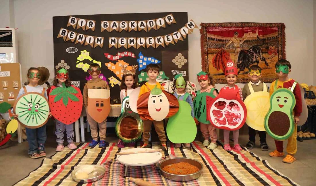 Yüreğir Belediyesi kreşlerinde yerli malı bilinci Adana’da Yüreğir Belediyesi’ne bağlı kreşlerde Yerli Malı Haftası kapsamında düzenlenen