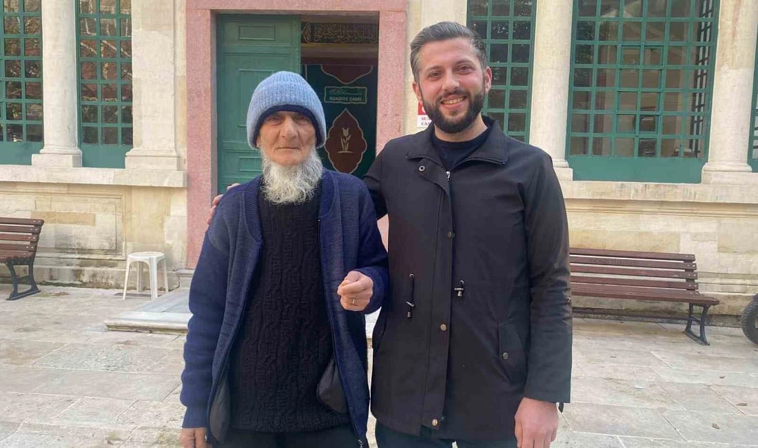 85 yaşında ilk kez bir eve kavuştu Hasan amcaya cami cemaati sahip çıktı Hayatını sokaklarda ve cami abdesthanesinde geçiren 85 yaşındaki Hasan Yaman,