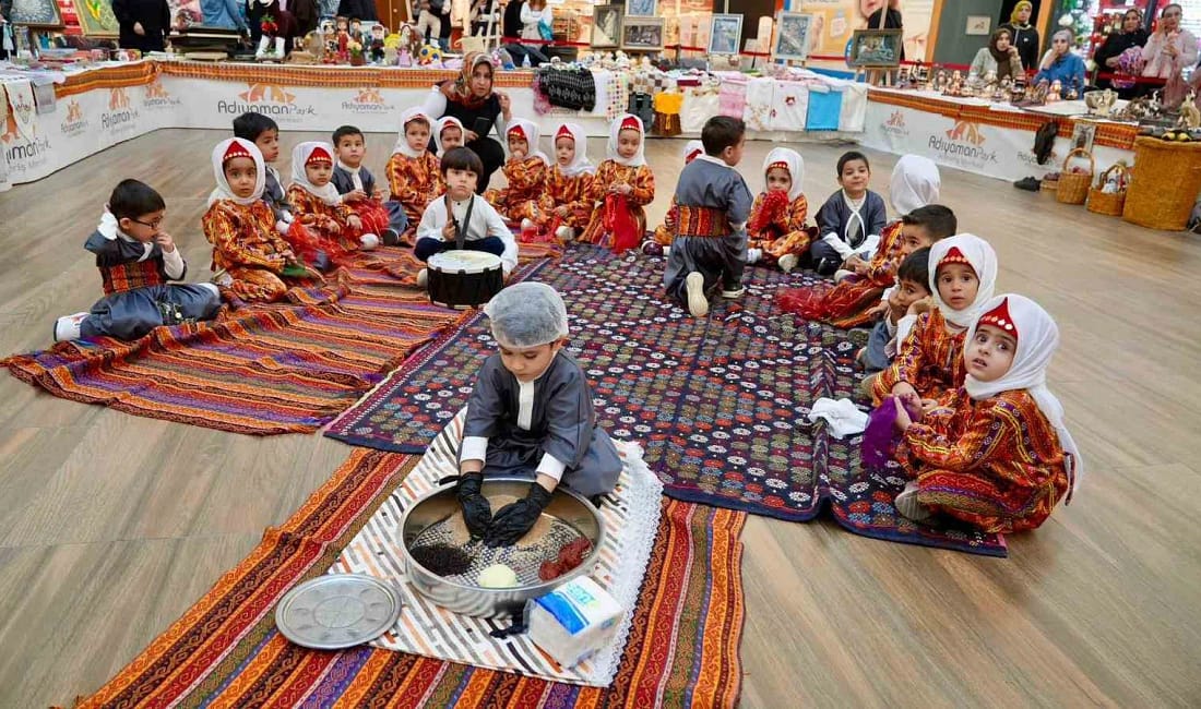 ADIMEK kursiyerlerinden Üreten Kadın Güçlü Kadın sergisi Adıyaman Belediyesi Kadın ve Gençlik Merkezi kursiyerlerinin yıl boyunca hazırladığı