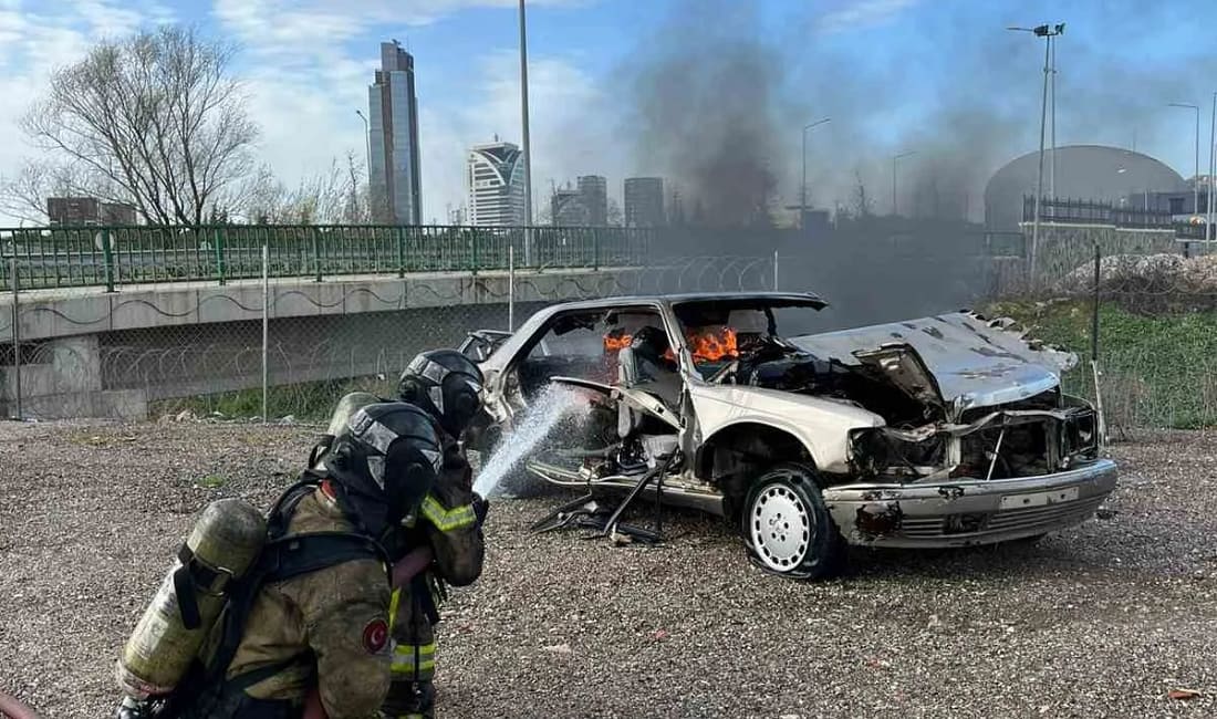 Bursa itfaiyesi tecrübesini üniversitelerle paylaşıyor Bursa Büyükşehir Belediyesi İtfaiyesi yangın ve afetlere karşı toplumsal farkındalığı