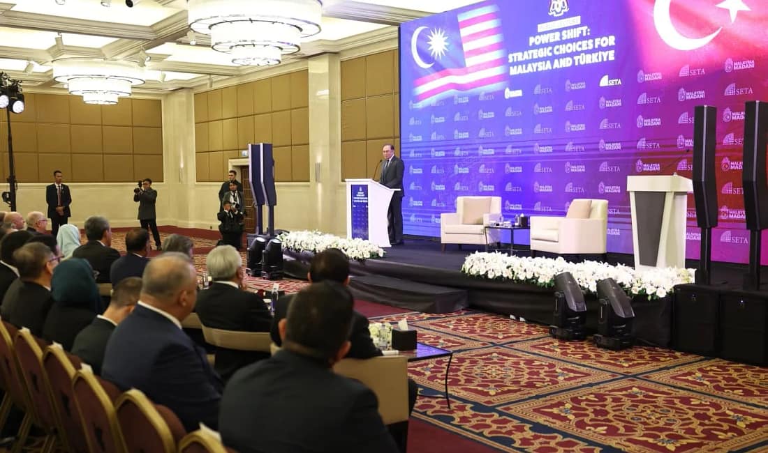 Enver İbrahim: Görüş ayrılıkları iletişimi bitirmemeli Malezya Başbakanı Enver İbrahim, Ankara’da katıldığı SETA programında, ülkeler arasında