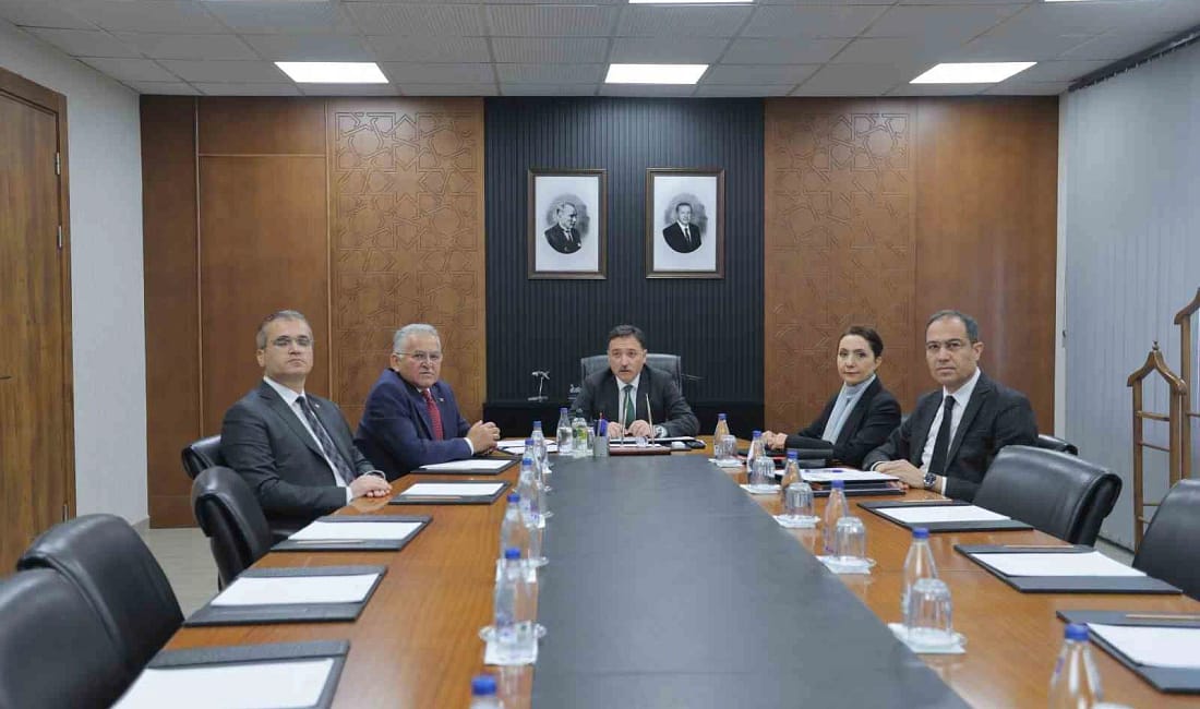 Kayseri’de Alzheimer merkezi için protokol imzalandı Kayseri’de hayırsever Ramazan Büyükkılıç tarafından yaptırılan Alzheimer Aktif Yaşam Merkezi’nin