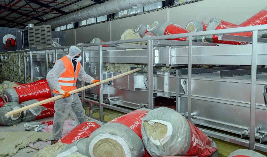 Diyarbakır’da halk ekmek fabrikasında montaj aşamasına geçildi Diyarbakır Büyükşehir Belediyesi’nin günlük 100 bin ekmek kapasiteli halk ekmek