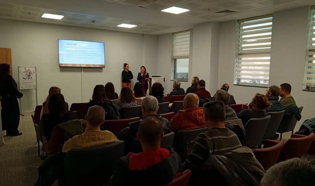 Nazilli’de aile hekimlerine tütün bağımlılığı eğitimi Nazilli Cumhuriyet Sağlıklı Hayat Merkezi’nde düzenlenen eğitimde aile hekimlerine tütün