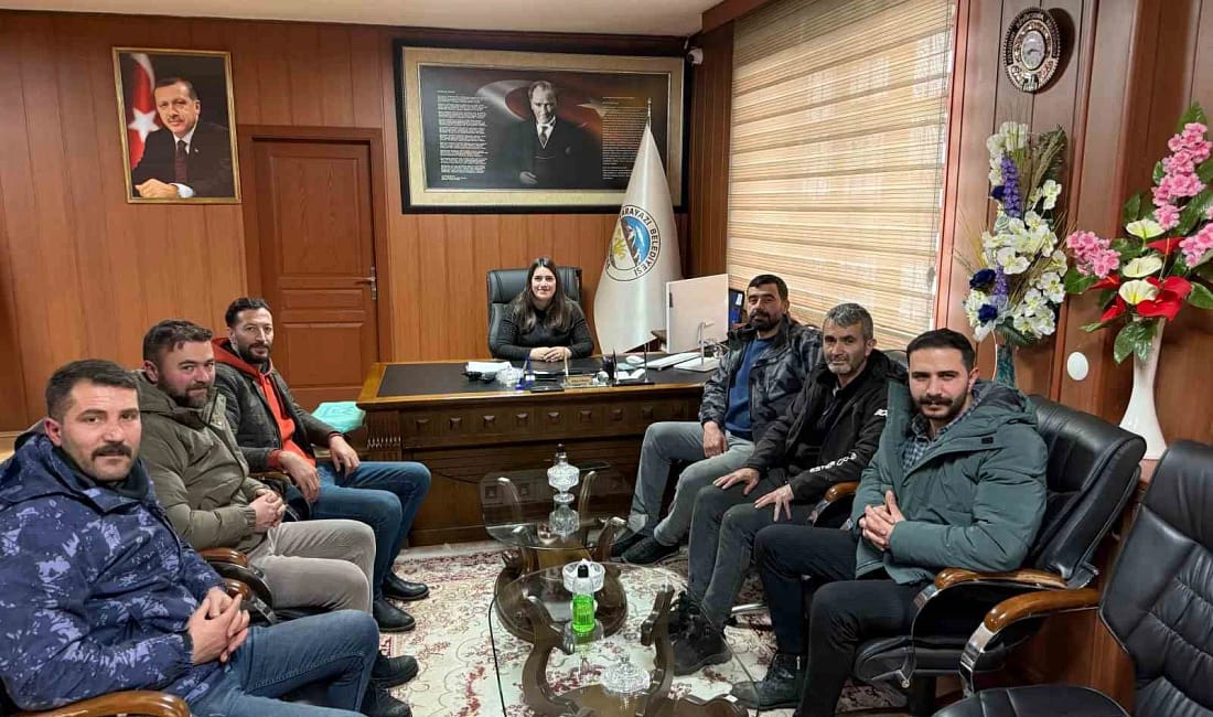 Karayazı esnafı ilk kez dernek çatısı altında seçime gidiyor Erzurum’un Karayazı ilçesinde kurulan Karayazı Esnaf Kültür Yardımlaşma ve Dayanışma