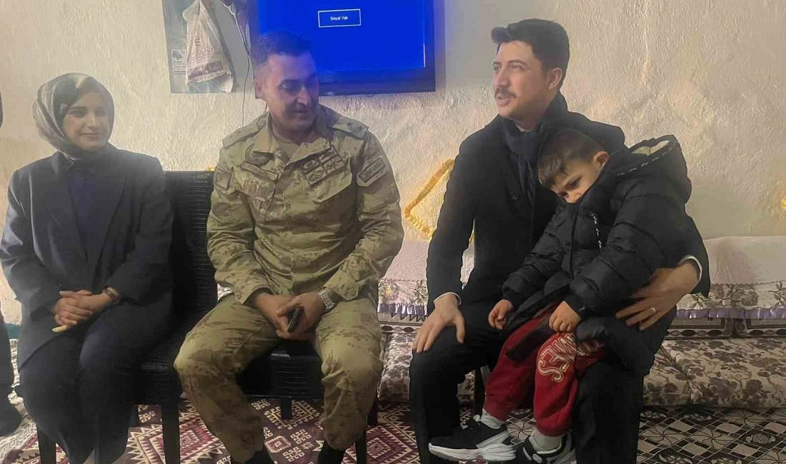 Digor Kaymakamı Kahraman köy ziyaretlerini sürdürüyor Kars’ın Digor ilçesinde köy ziyaretlerine devam eden Kaymakam Ahmed Tayyib