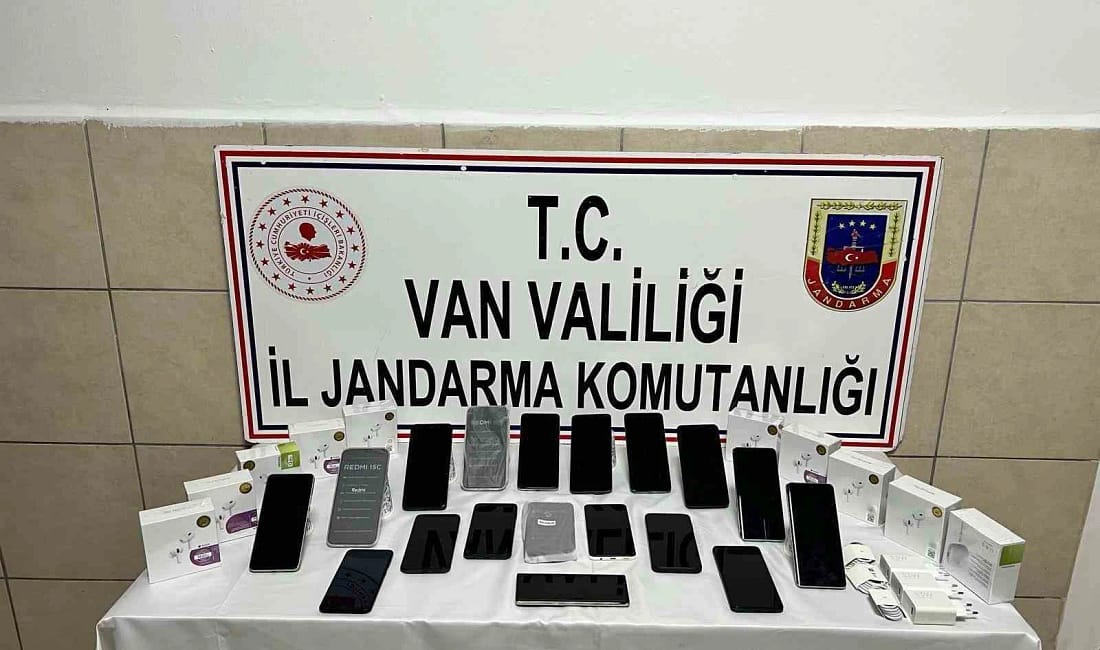Van’da gümrük kaçakçılığı operasyonu: Elektronik ürünler ele geçirildi Van’ın Tuşba ilçesinde jandarma ekiplerince düzenlenen operasyonda piyasa değeri 1