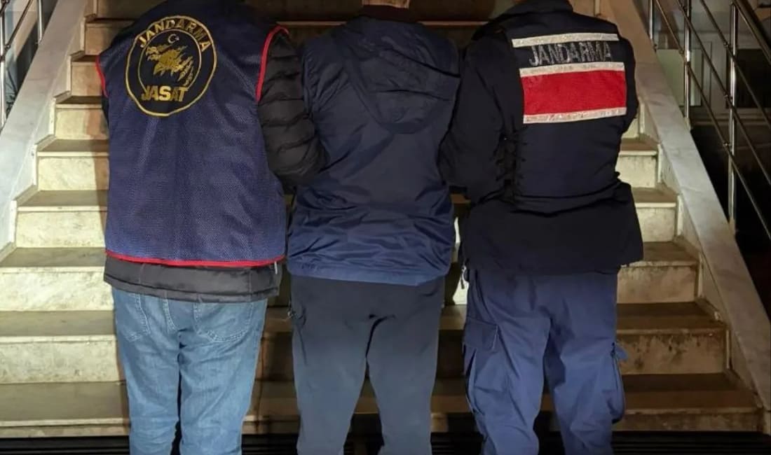 Antalya’da 18 yıl 9 ay hapis cezası bulunan hükümlü yakalandı Antalya’da jandarma ekiplerinin yürüttüğü çalışmada uyuşturucu suçundan hakkında kesinleşmiş 18