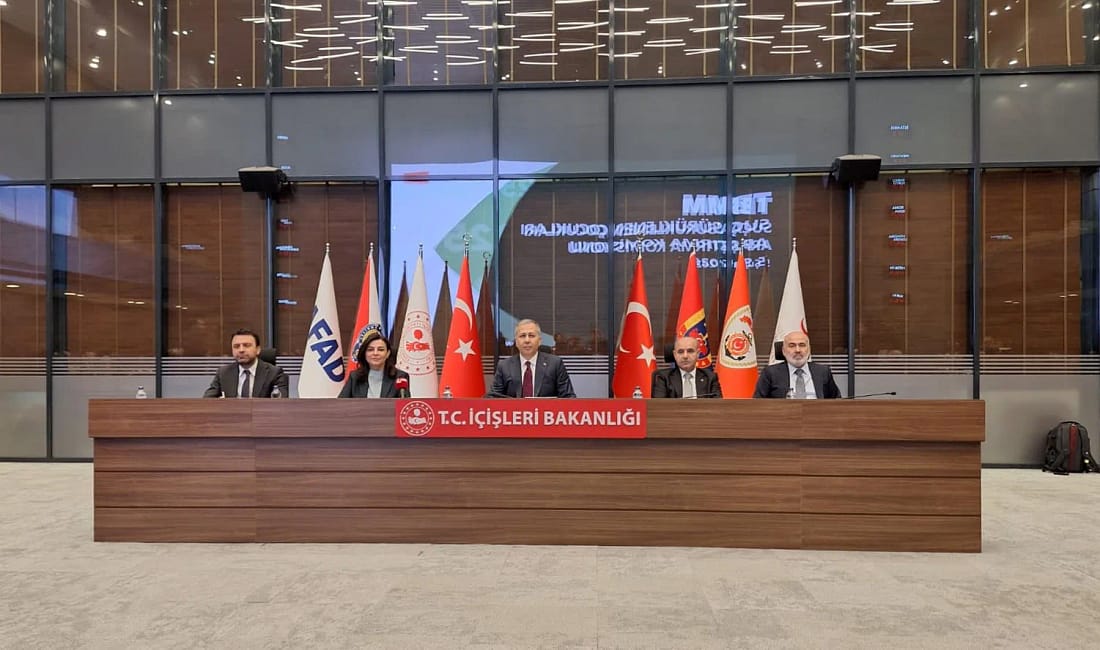Yerlikaya suça sürüklenen çocuklar için komisyonla görüştü İçişleri Bakanı Ali Yerlikaya TBMM Suça Sürüklenen Çocuklara İlişkin Araştırma