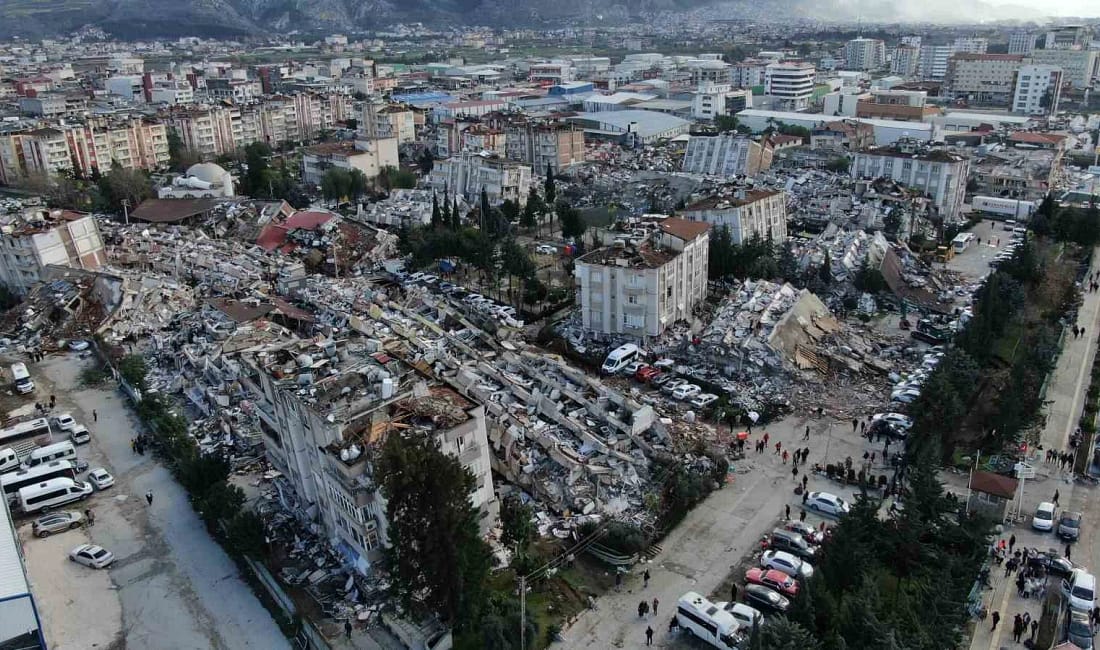 600 konutlar depremden sonra yeniden yaşam alanı oldu Hatay’da depremde binlerce can kaybının yaşandığı 600 konutlar, üç yıllık