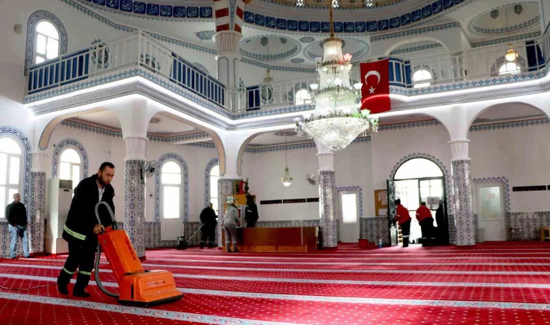Söke’de camiler Ramazan’a hazırlanıyor Söke Belediyesi, Ramazan öncesi ilçe genelindeki camilerde kapsamlı temizlik çalışması
