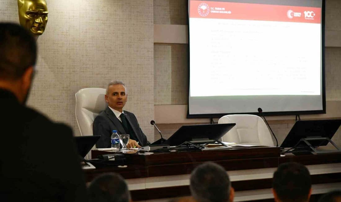 Ardahan’da hayvan hastalıklarıyla mücadele toplantısı yapıldı Ardahan’da düzenlenen değerlendirme toplantısında hayvancılıkta verimliliğin artırılması, buzağı ölümlerinin azaltılması