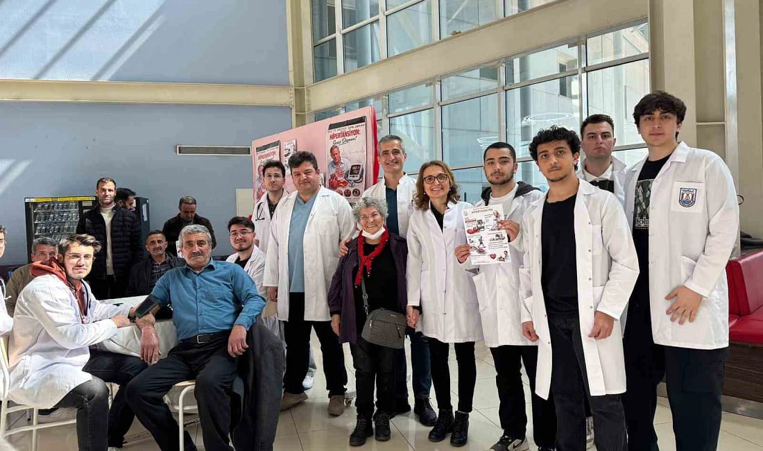 Tıp öğrencilerinden hipertansiyon farkındalık etkinliği Muğla Sıtkı Koçman Üniversitesi Tıp Fakültesi öğrencileri hastane girişinde kurdukları