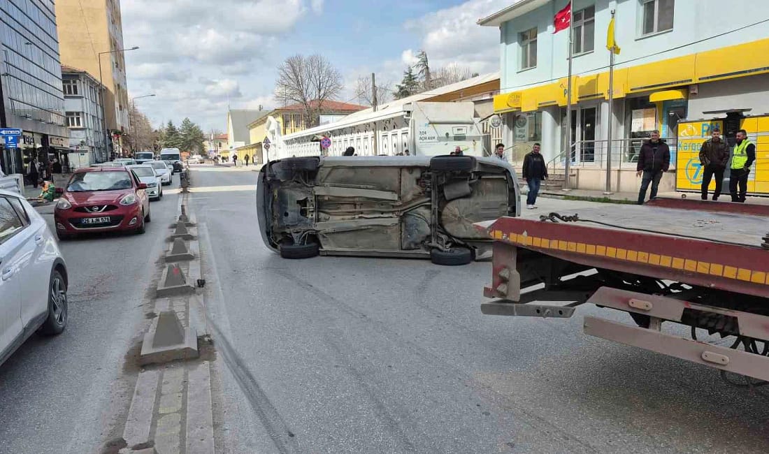 Eskişehir’de otomobil yan yattı sürücü kurtuldu Eskişehir’de kontrolden çıkan otomobil yan yattı, kazada sürücü yara almadan
